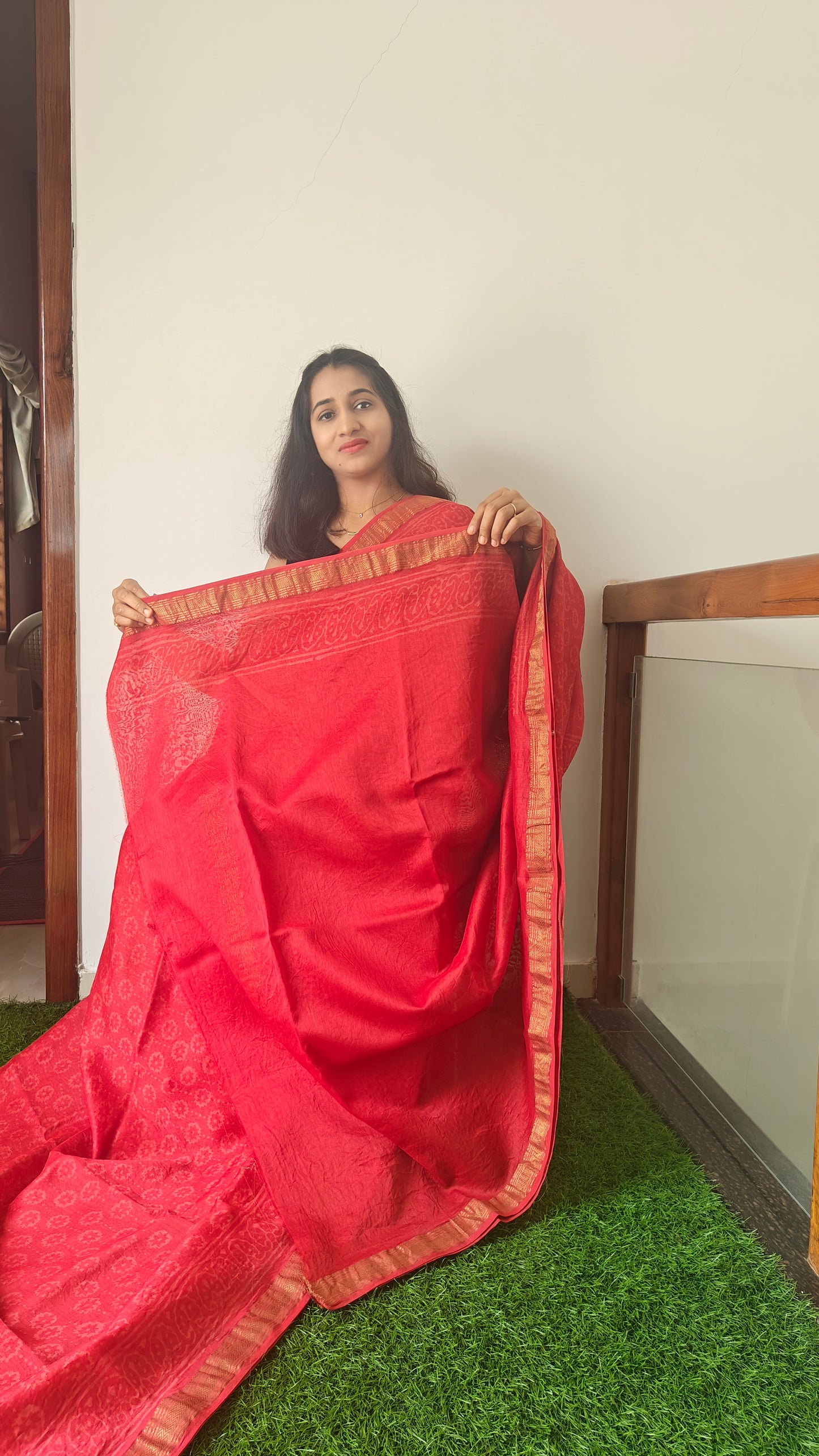Red Maheshwari silk cotton saree