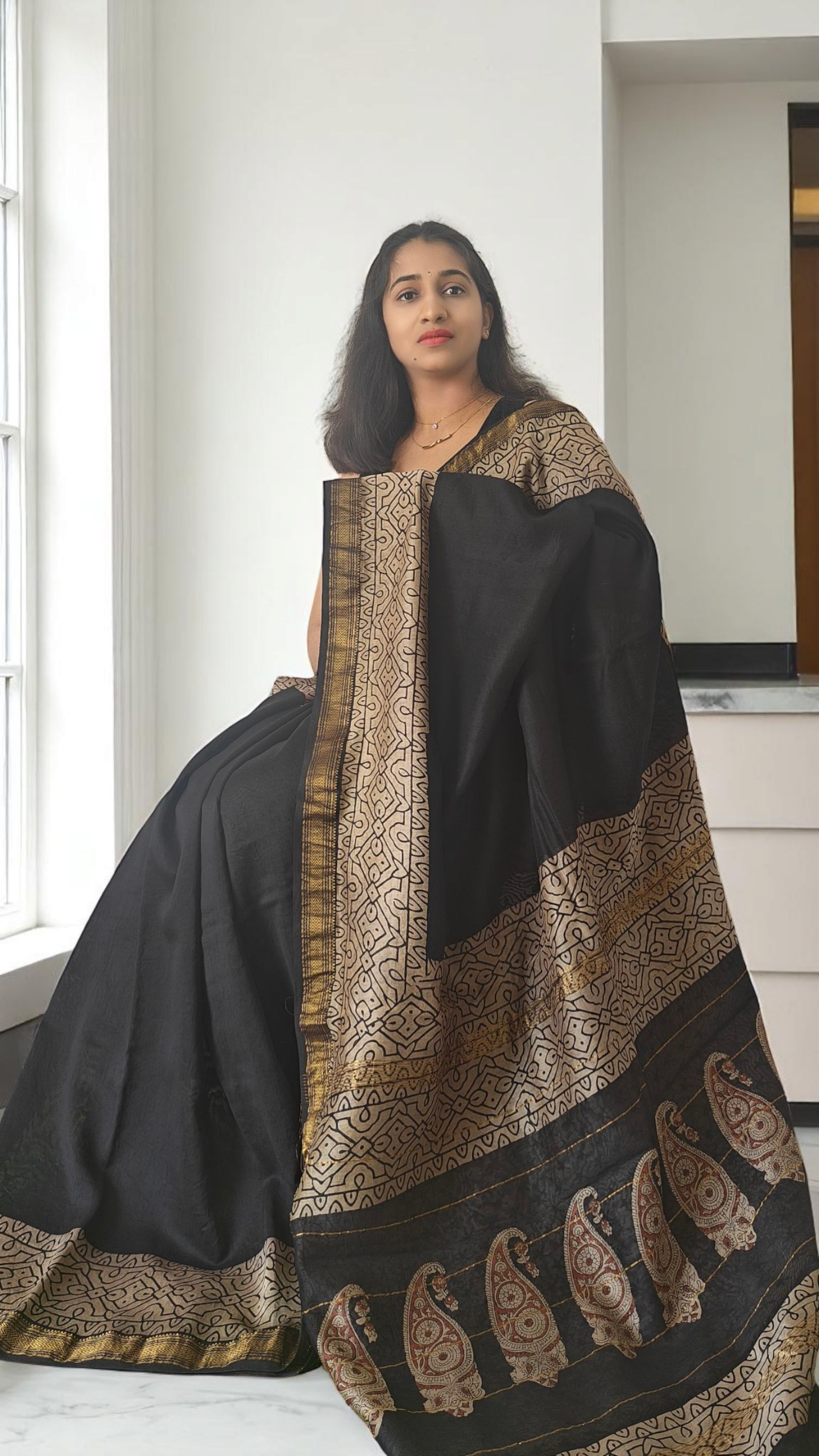 Black & white Maheshwari silk cotton saree