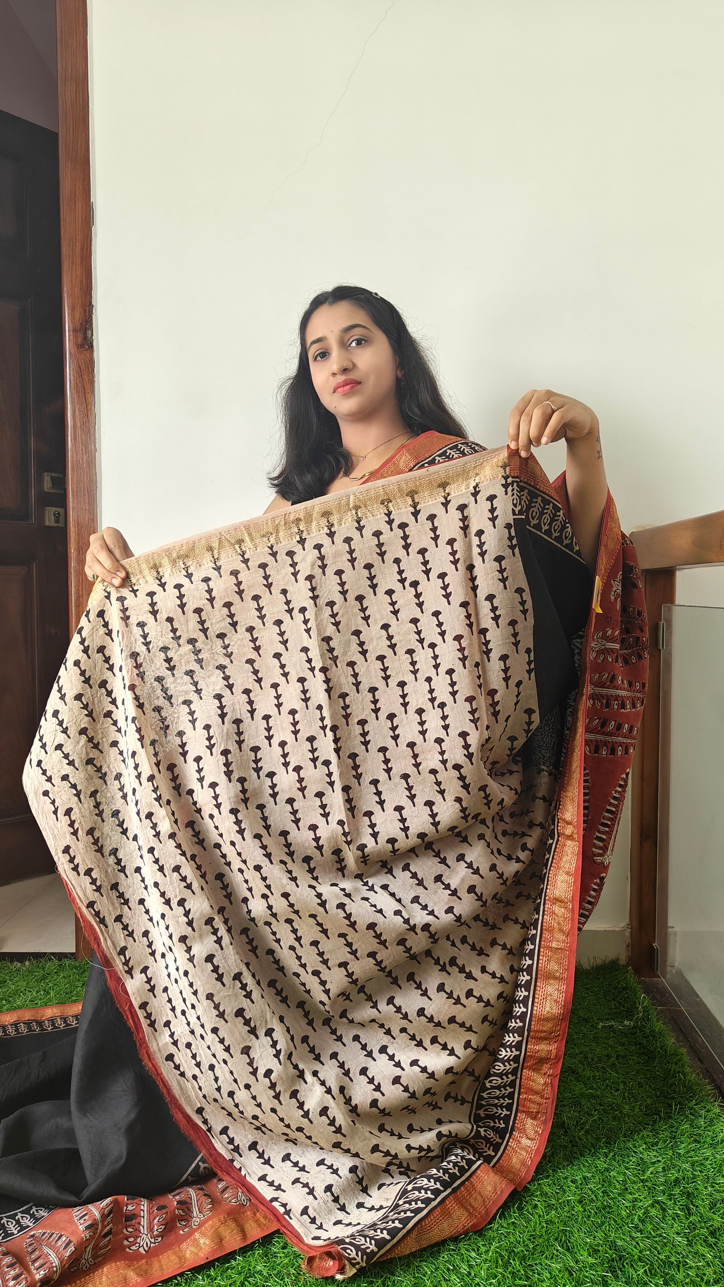 Black Maheshwari silk cotton saree