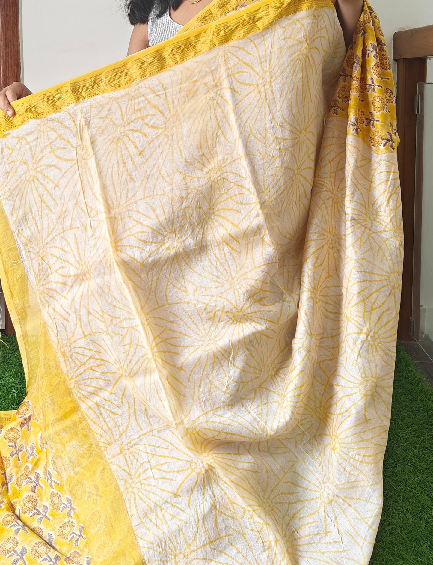 Yellow Maheshwari silk cotton saree