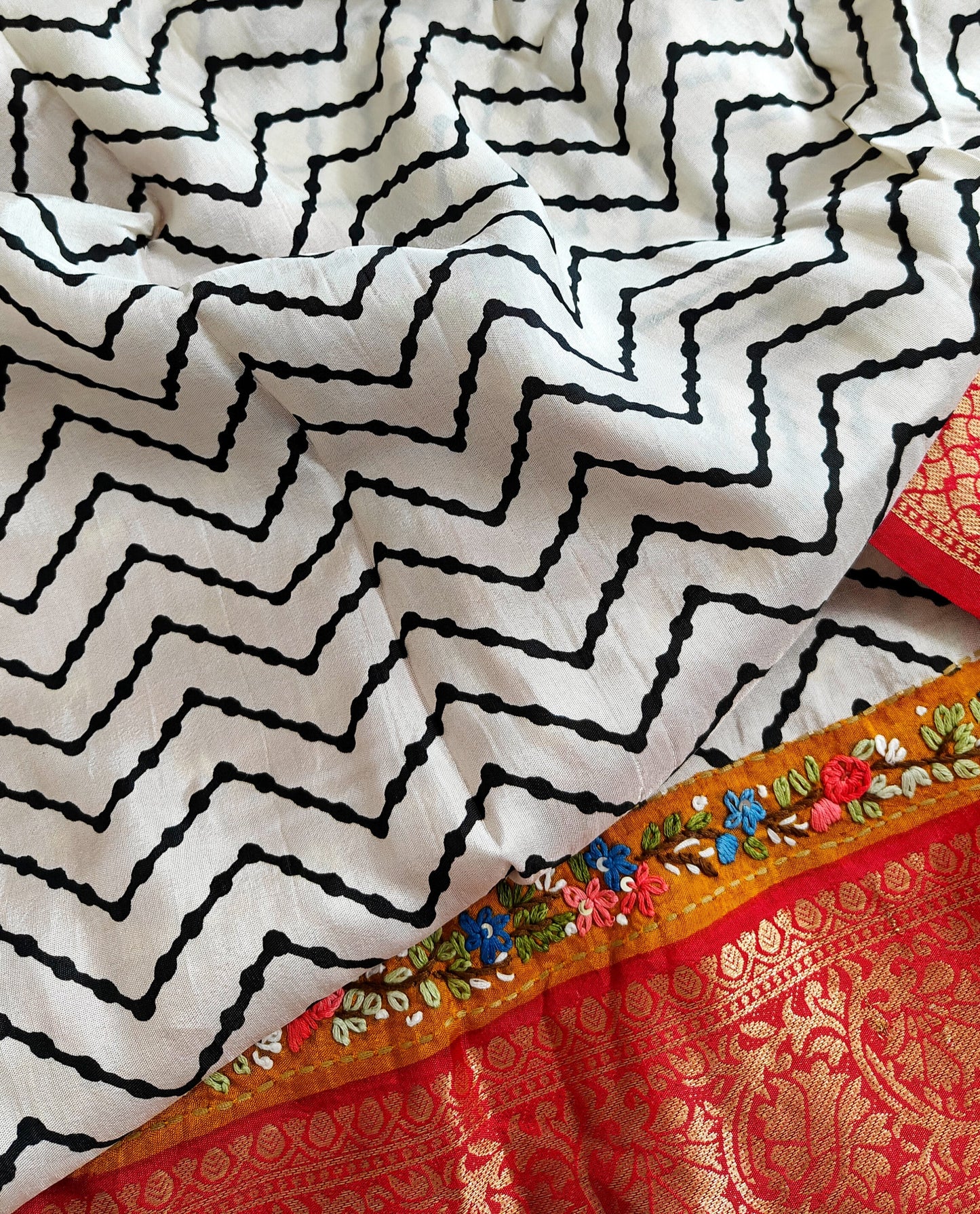 White zigzag pure dola silk